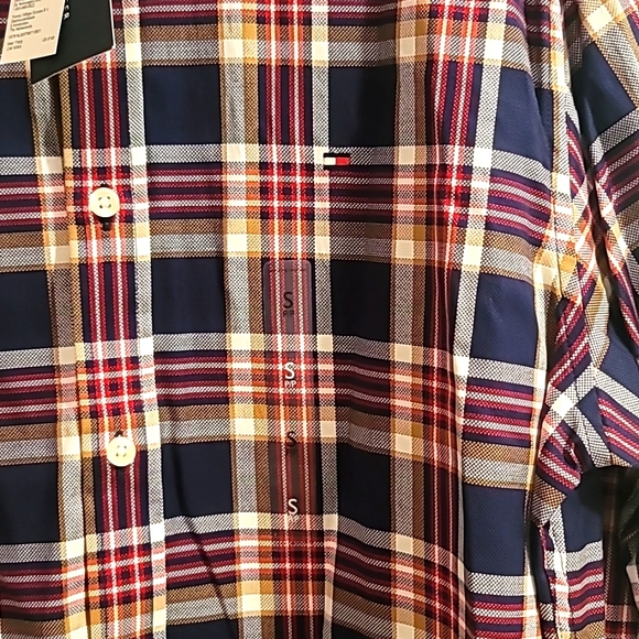 Tommy Hilfiger Men's Button-down Shirt - Picture 3 of 4
